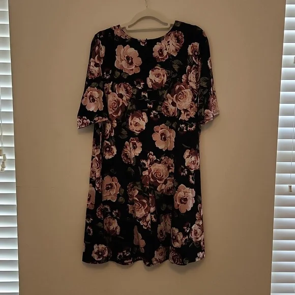 Floral dress,  size 1X - Picture 2 of 5